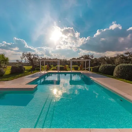 Sleeps 18 With Pool And Air Con Vila *