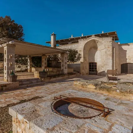 Sleeps 18 With Pool And Air Con